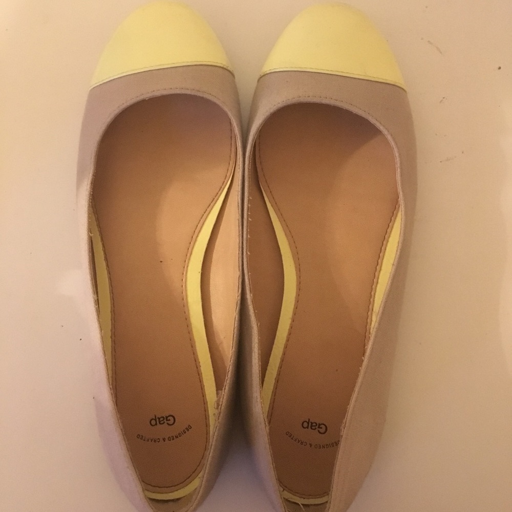 Gap like new ballet flats